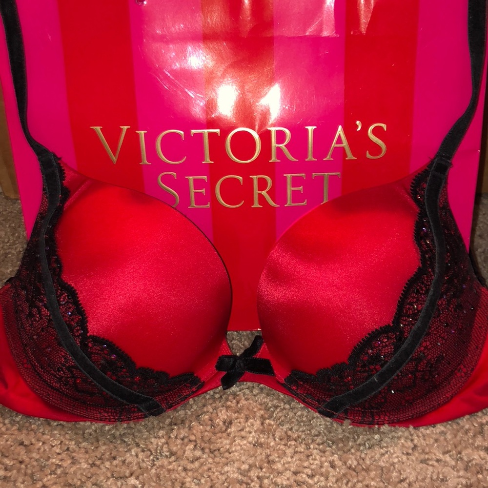 NWOT Victoria’s Secret Very Sexy Push-up